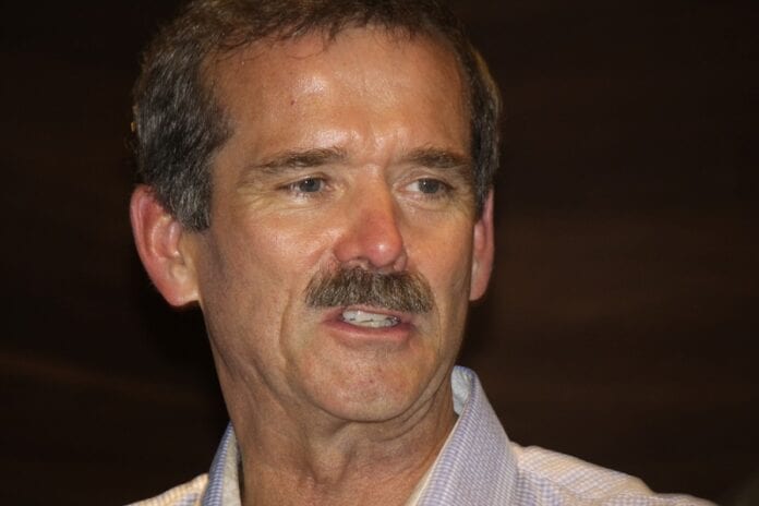 Chris-Hadfield-New-Thriller-Novel.